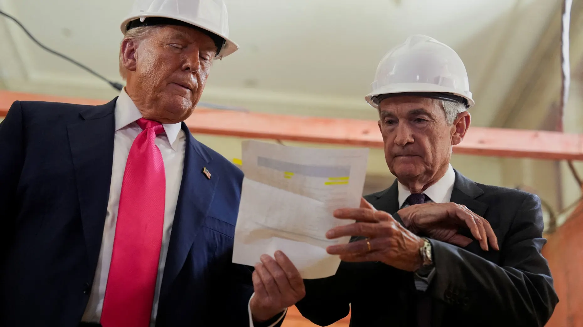 Trump Ancam Pecat Powell