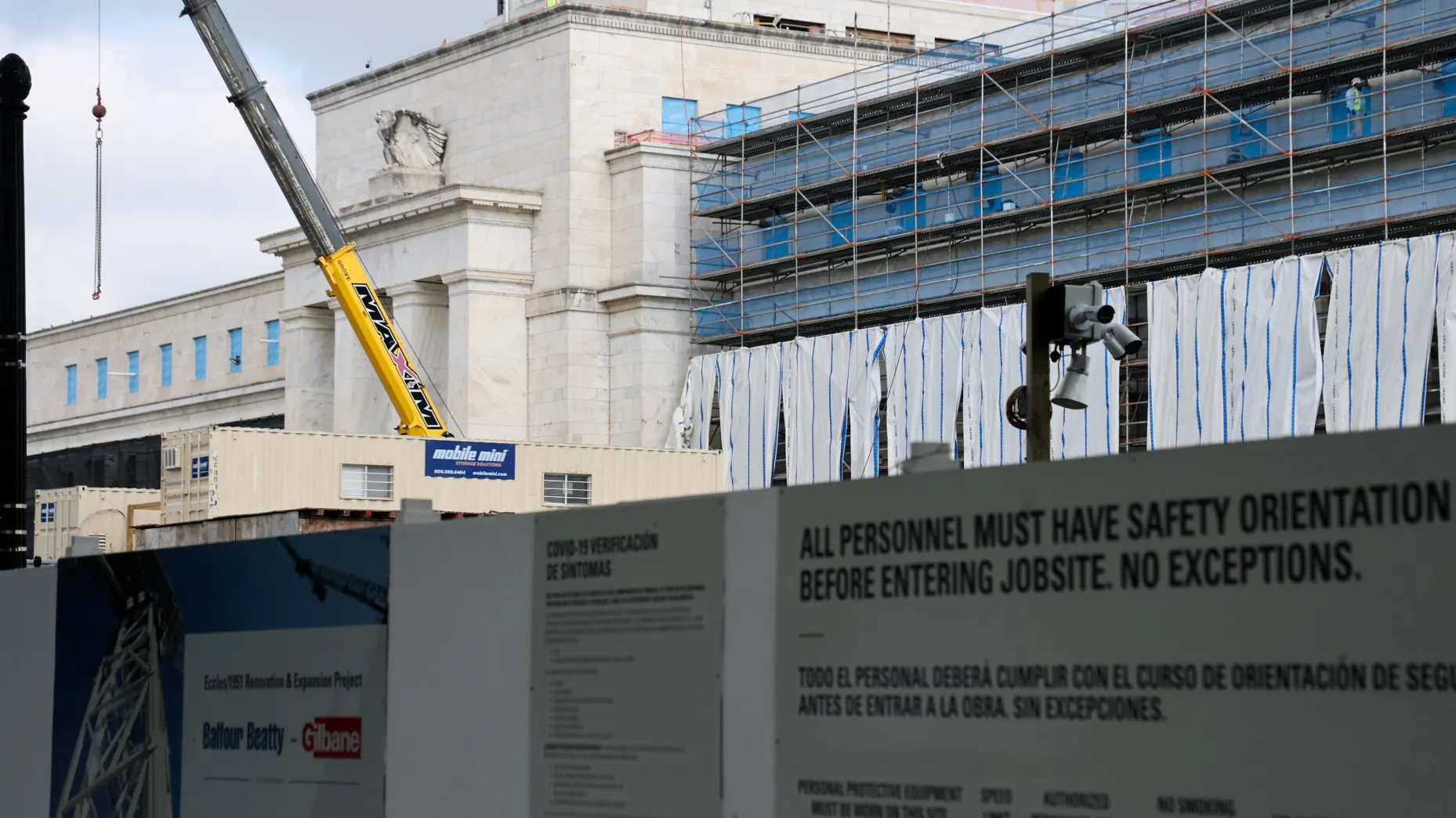 pasar melambat jelang The Fed